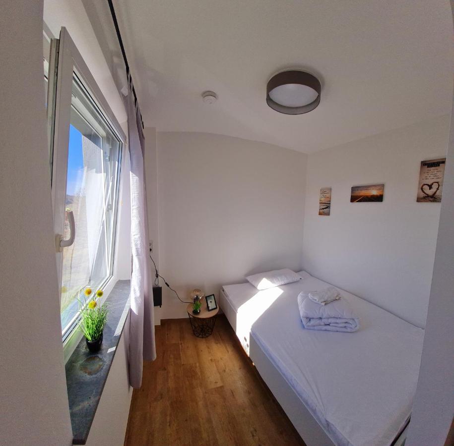 Apartment Moderne Wohlfuehlferienwohnung In *